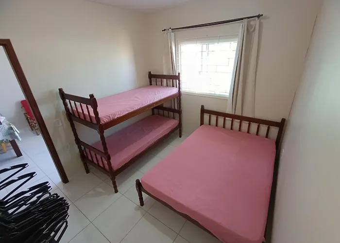 Excelente Casa Na Praia Em Matinhos Pr. 600 Metros Da Praia.